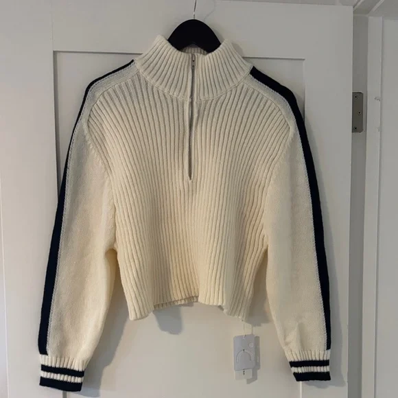 Commense Cream and Black Mock Turtleneck Sweater
19” p2p
19” length - Picture 1 of 4